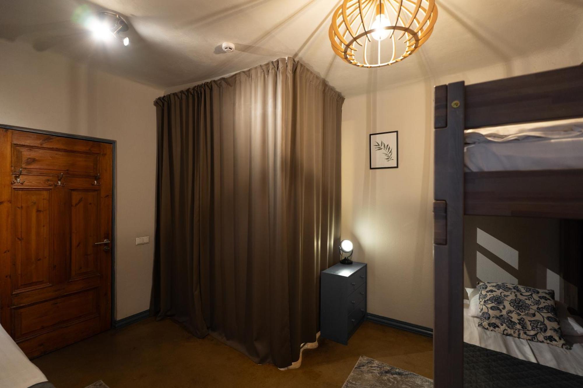 Two Wheels Hotell Riga Eksteriør bilde