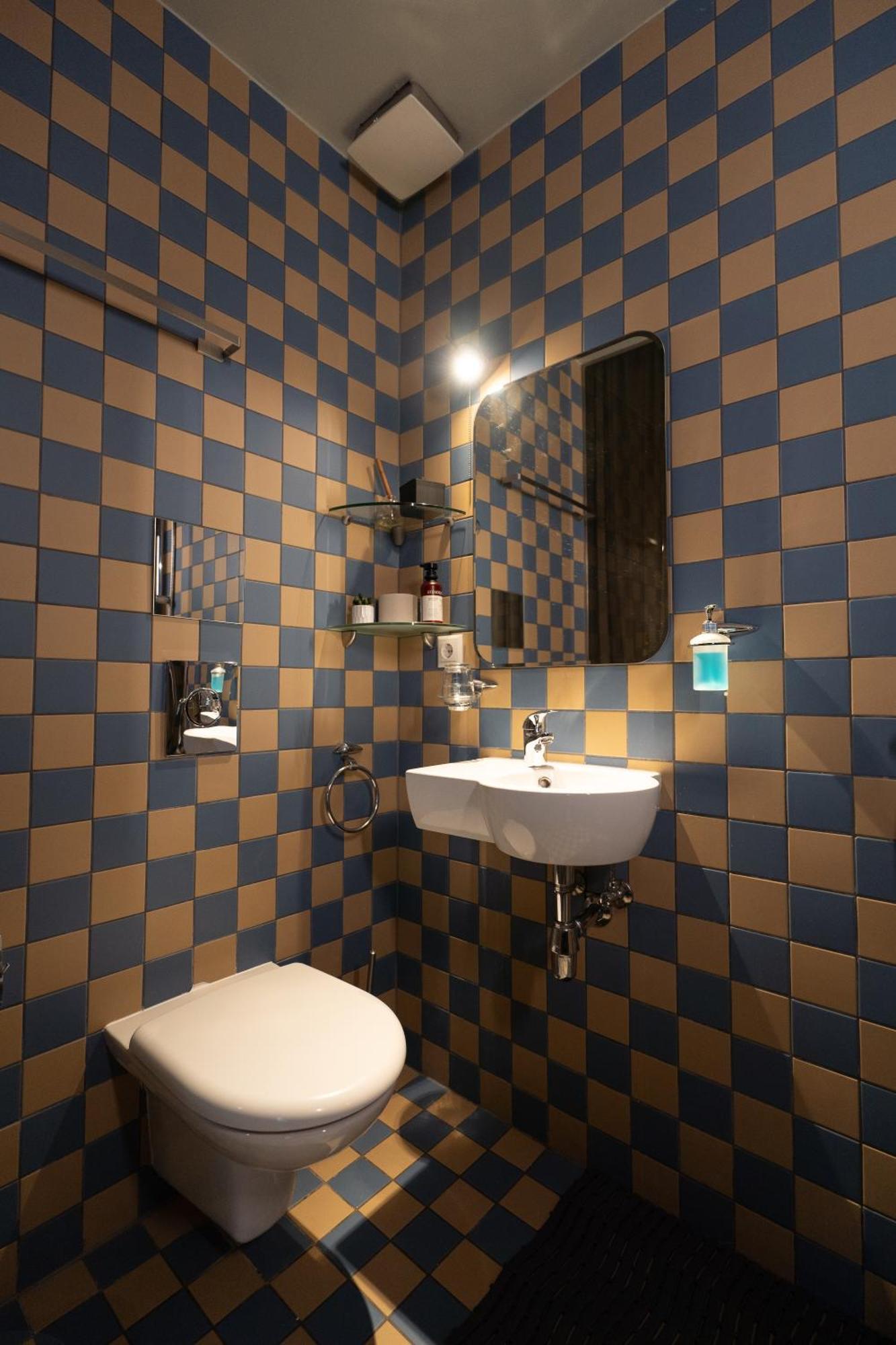 Two Wheels Hotell Riga Eksteriør bilde