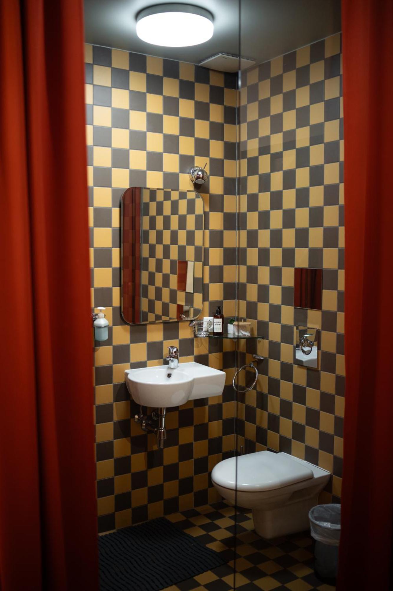 Two Wheels Hotell Riga Eksteriør bilde